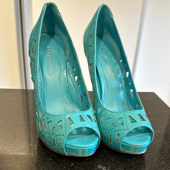 BCBGeneration Blue Peep Toe Heels - Picture 2 of 7